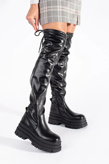 de color negro mosqueteros... 2