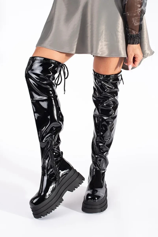 de color negro lacado mosqueteros con... de color negro lacado mosqueteros con...