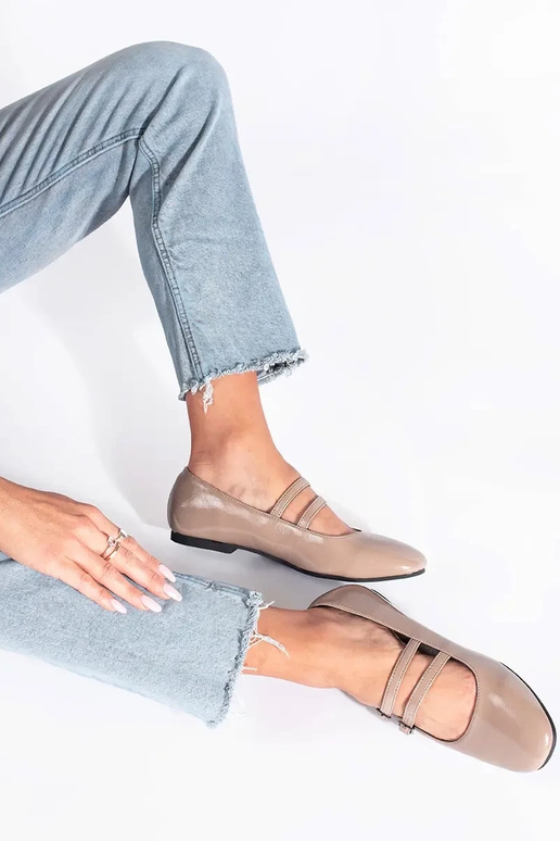 beige lacado bailarinas con cierre beige lacado bailarinas con cierre