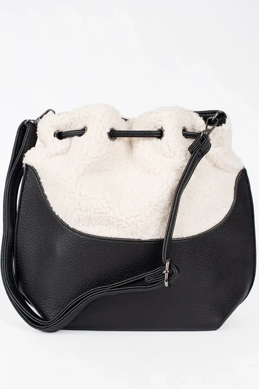Elegante bolso negro con piel