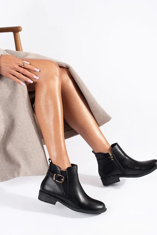 Zapatos negros de mujer con elementos... Zapatos negros de mujer con elementos...