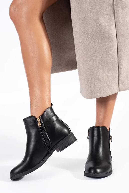 Zapatos negros de mujer con elementos... Zapatos negros de mujer con elementos...