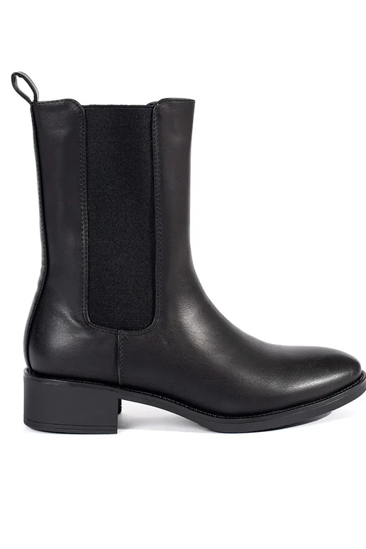 Zapatos de mujer negros en un poste... Zapatos de mujer negros en un poste...