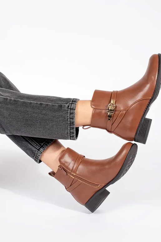 Zapatos marrones de tacón bajo para... Zapatos marrones de tacón bajo para...