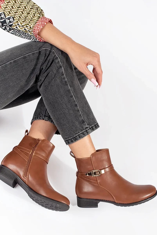 Zapatos marrones de tacón bajo para... Zapatos marrones de tacón bajo para...