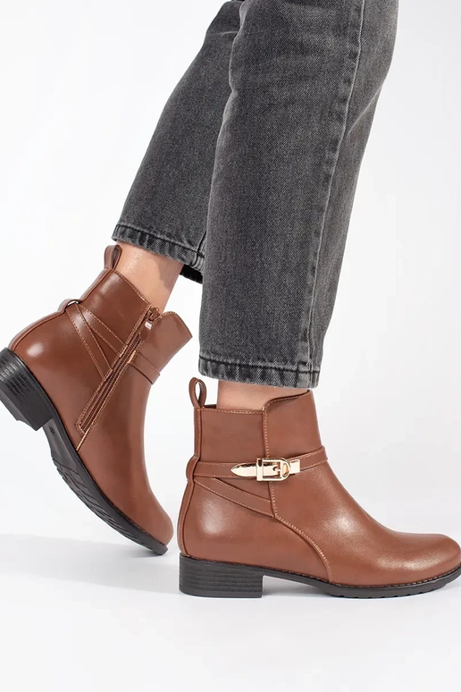 Zapatos marrones de tacón bajo para... Zapatos marrones de tacón bajo para...