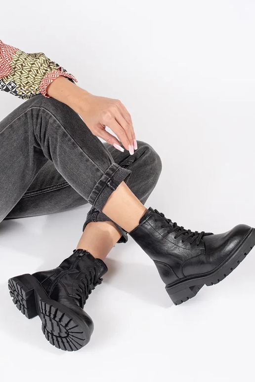 Zapatos de plataforma de cuero negro...