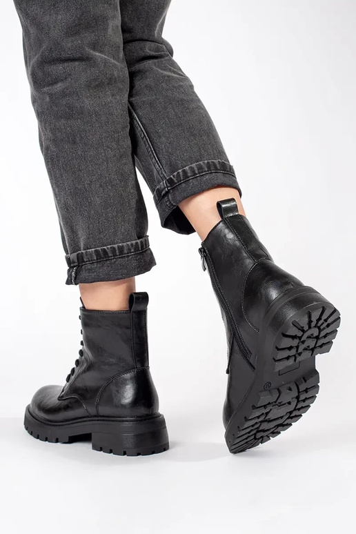 Zapatos de plataforma de cuero negro...