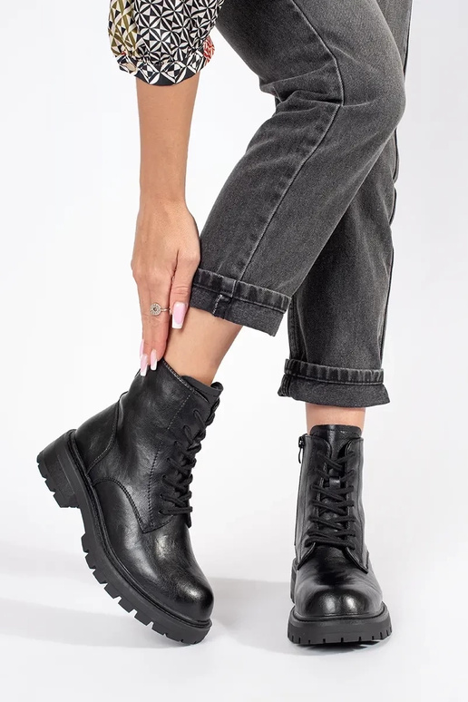 Zapatos de plataforma de cuero negro...