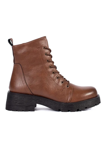 Zapatos marrones con suela...