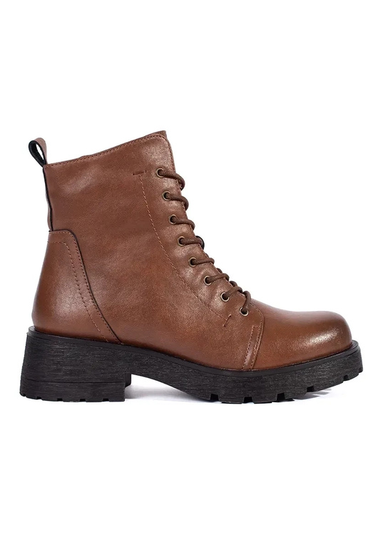 Zapatos marrones con suela gruesa de... Zapatos marrones con suela gruesa de...