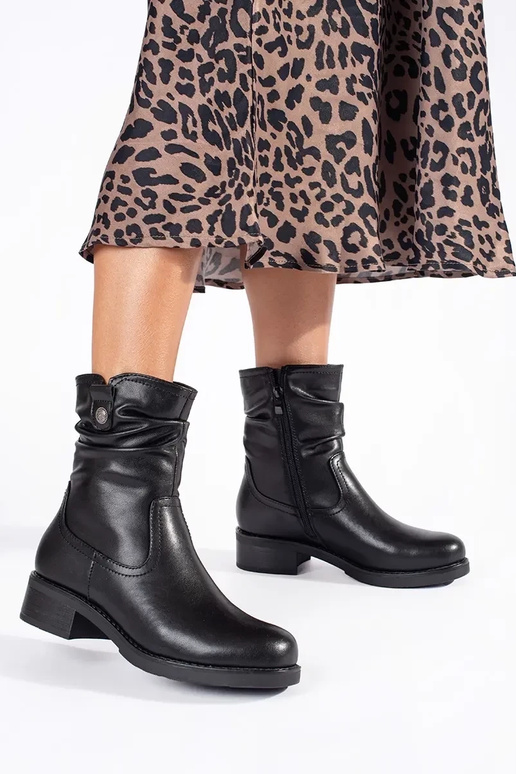 Zapatos de mujer con aislamiento de... Zapatos de mujer con aislamiento de...