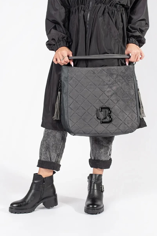 Zapatos de mujer de piel negra con... Zapatos de mujer de piel negra con...