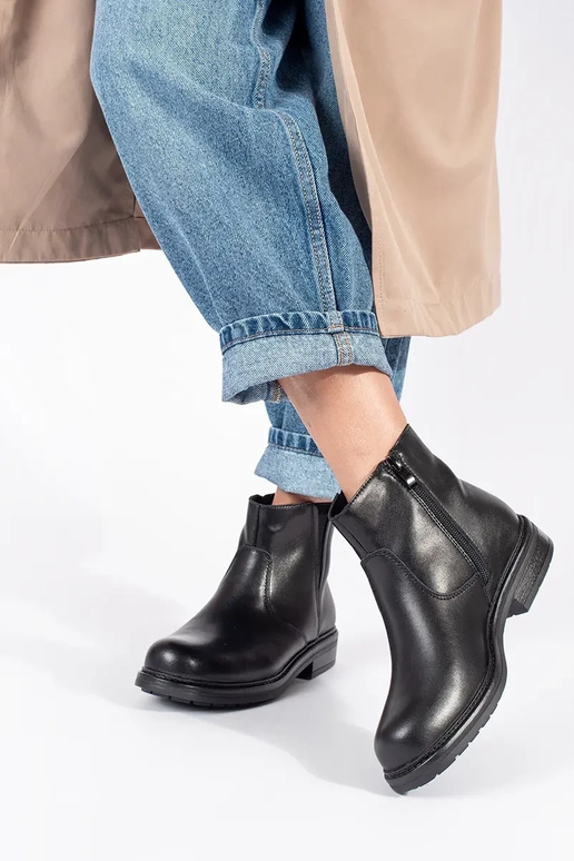 Zapatos de suela plana de cuero negro... Zapatos de suela plana de cuero negro...