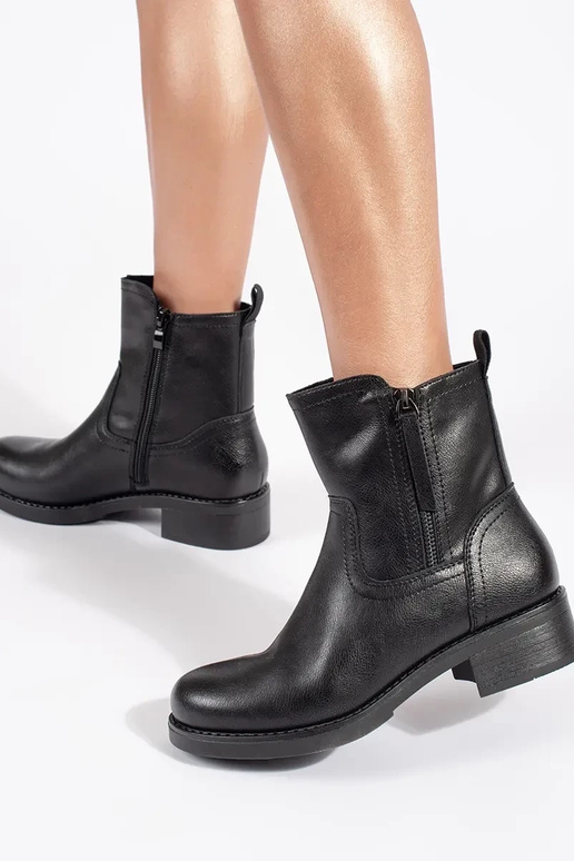 Botas de cuero negro para mujer... Botas de cuero negro para mujer...
