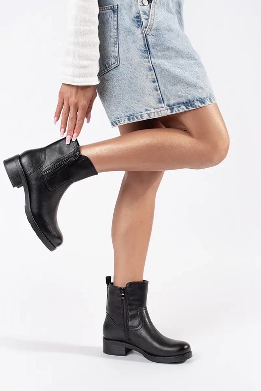 Botas de cuero negro para mujer... Botas de cuero negro para mujer...