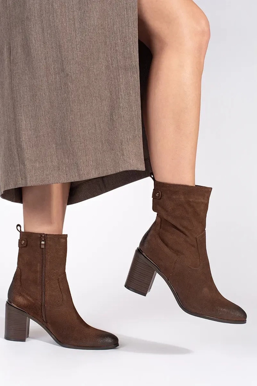 Botas de tacón de cuero marrón para... Botas de tacón de cuero marrón para...