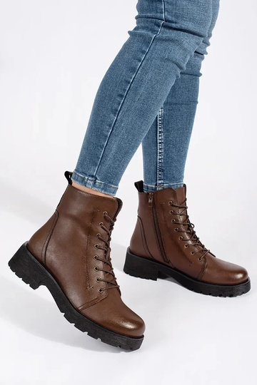 Piel oscurocolor marrón... 2