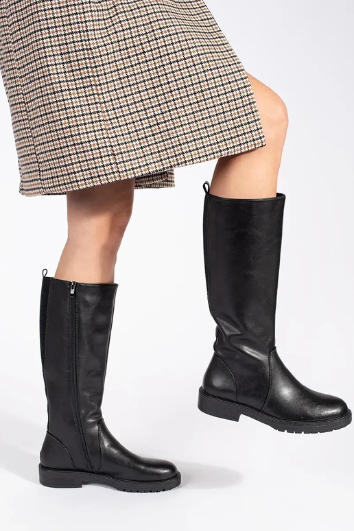 Piel de color negro un clásico botas... Piel de color negro un clásico botas...