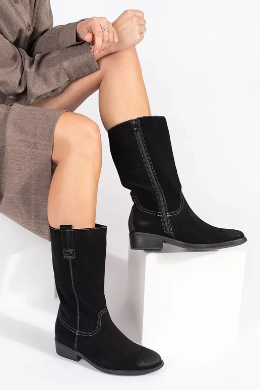 Botas largas de cuero vaquero negro... Botas largas de cuero vaquero negro...