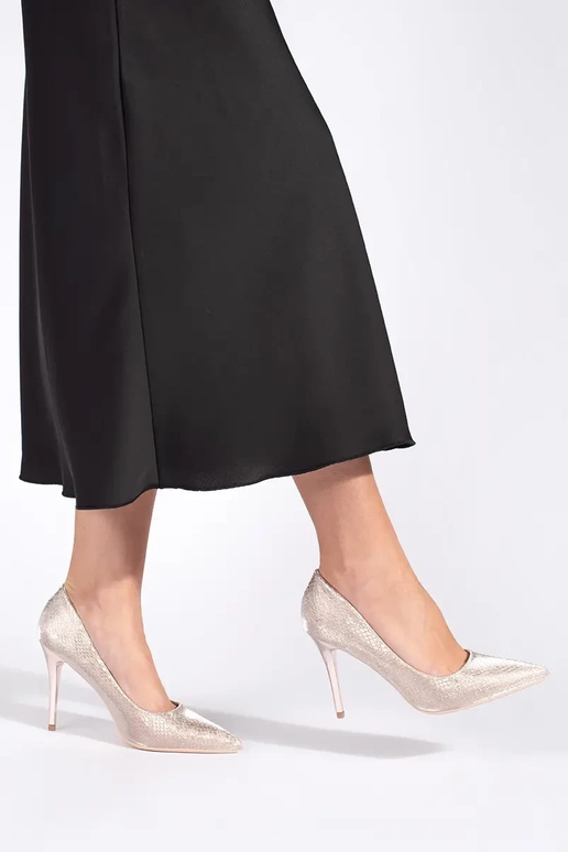 color dorado champán tacones altos