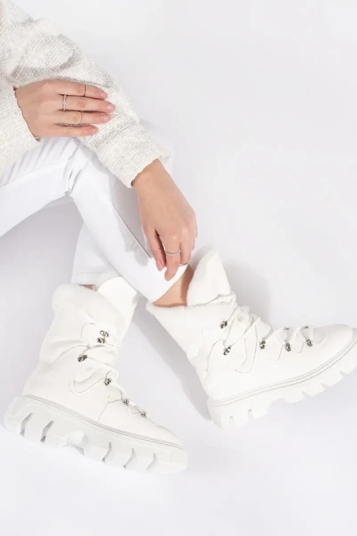 el color blanco atado para arriba...