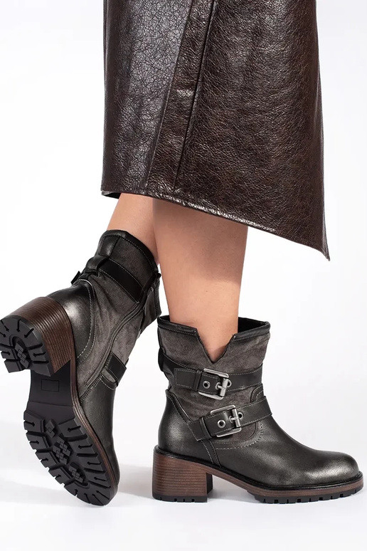 Botas de tacón de mujer marrón oscuro... Botas de tacón de mujer marrón oscuro...