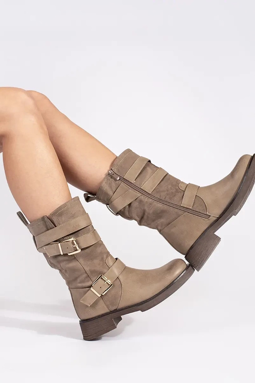 Zapatos de tacón bajo de señora beige...