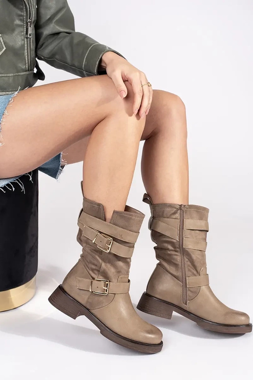 Zapatos de tacón bajo de señora beige...