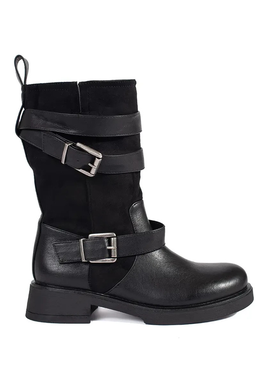 de color negro Zapatos de mujer en un... de color negro Zapatos de mujer en un...