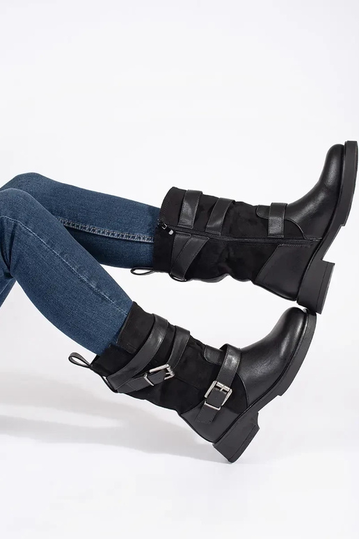 de color negro Zapatos de mujer en un... de color negro Zapatos de mujer en un...