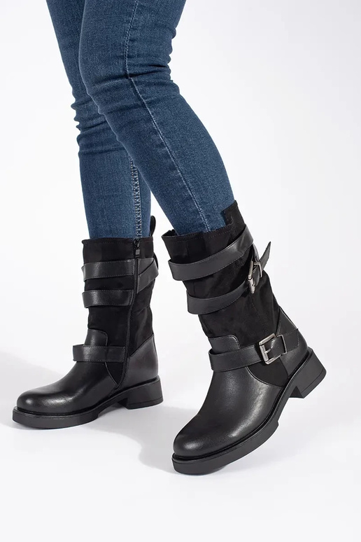 de color negro Zapatos de mujer en un... de color negro Zapatos de mujer en un...