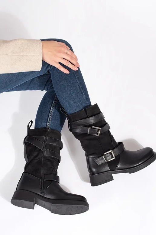 de color negro Zapatos de mujer en un... de color negro Zapatos de mujer en un...