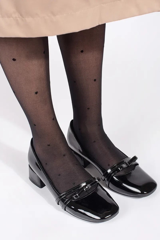 de color negro lacado tacones altos...