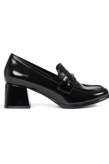 de color negro medio...