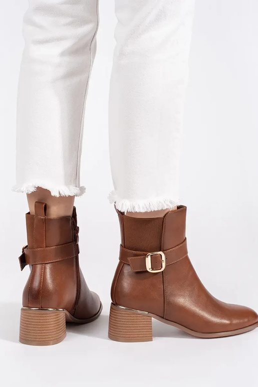 color marrón Zapatos de mujer en el...