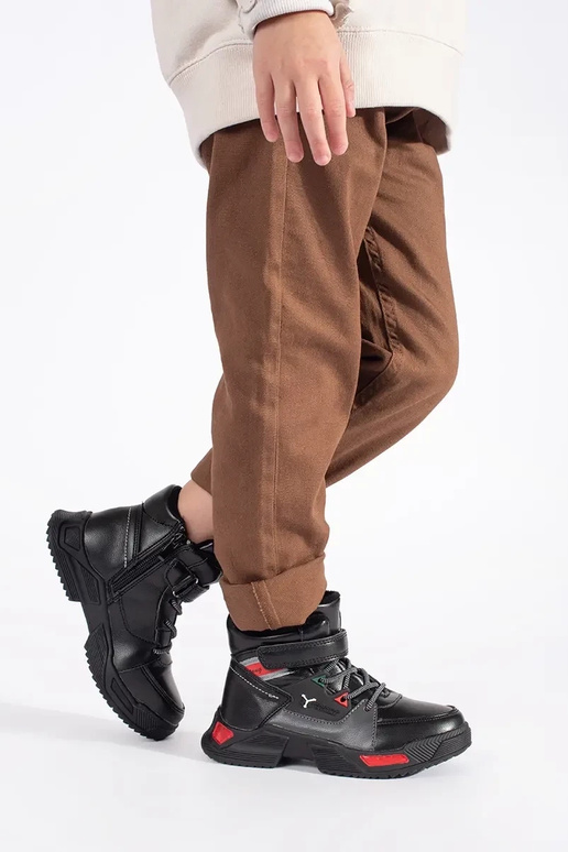 de color negro aislar trzeAiki infantil