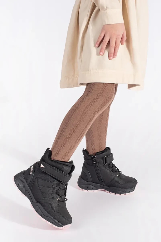 de color negro aislar trzeAiki femenino