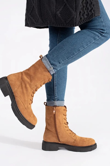 Botas marrones de caña alta... 2