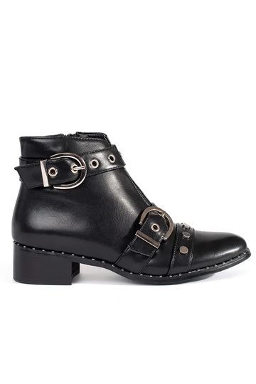 Zapatos negros con detalles...
