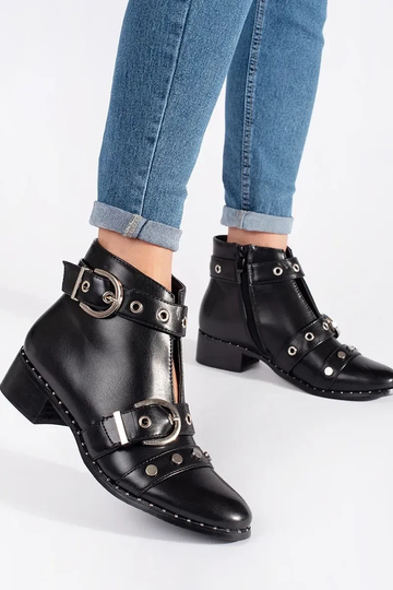 Zapatos negros con detalles... 2