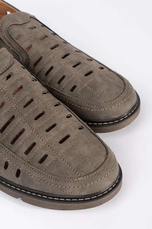Mocasines perforados de hombre marrones