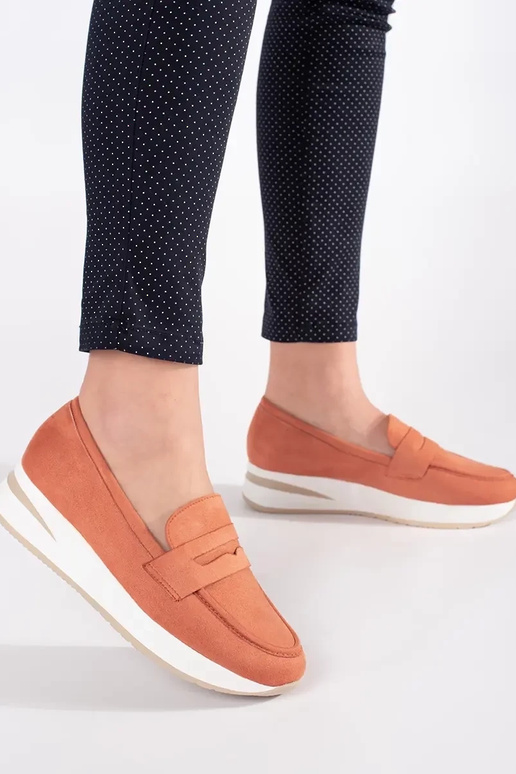 Tacones altos rojos de ante