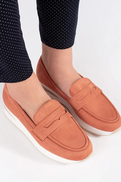 Tacones altos rojos de ante