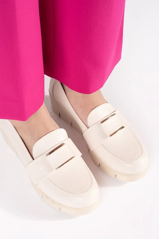 Mocasines azules de ante con cadena