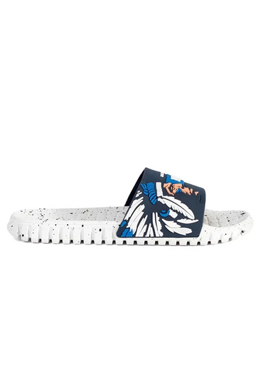 Chanclas de piscina blancas...
