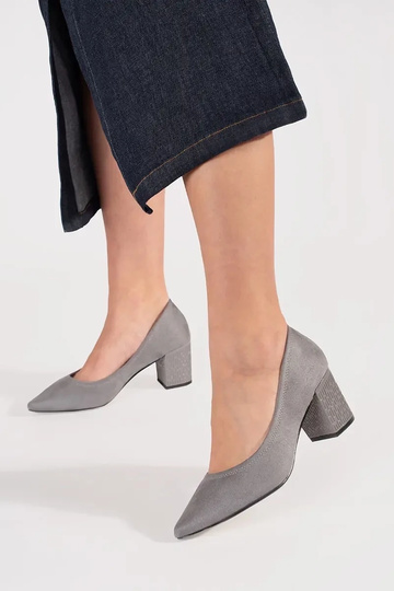 Zapatos de tacón grises de... 2