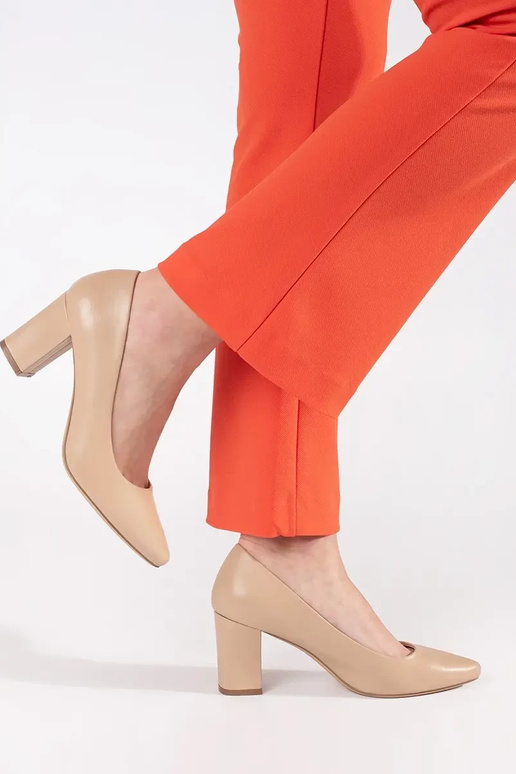 Zapatos de tacón color arena