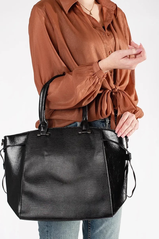 Bolso grande negro con correa adicional