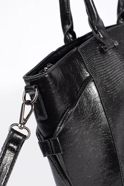 Bolso grande negro con correa adicional